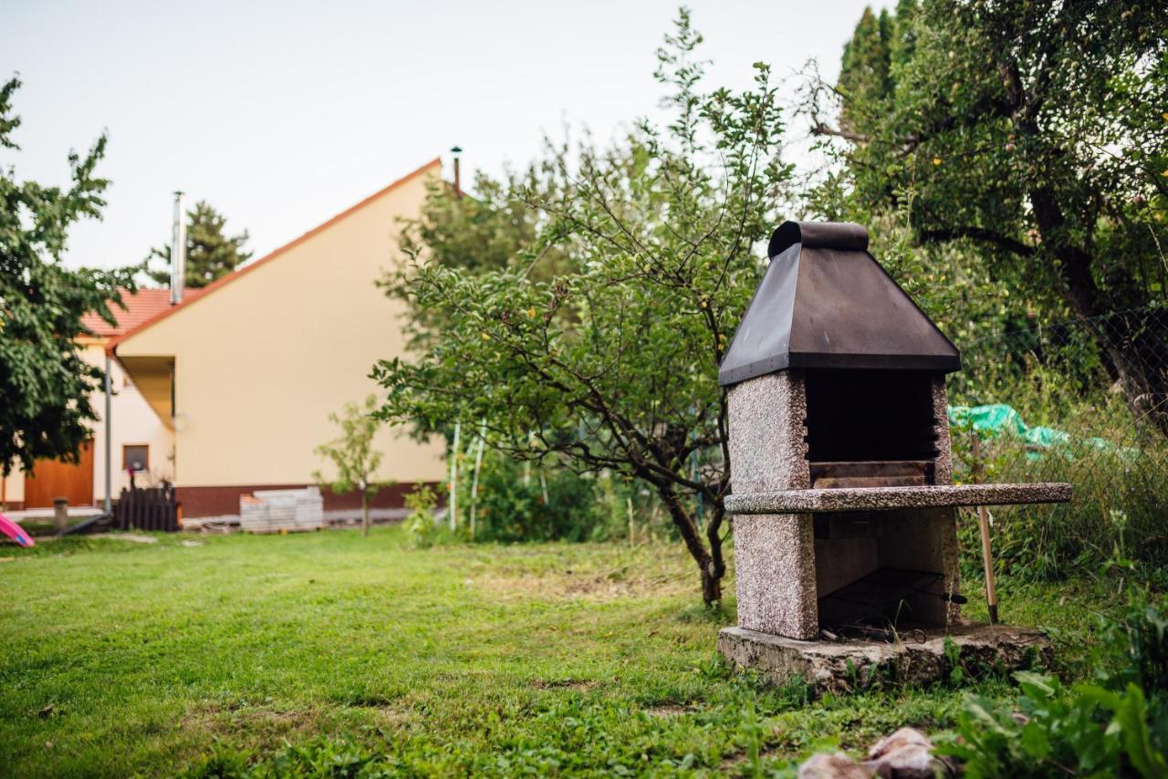 Apartmán Pod borovicí Kovalovice Exterior foto